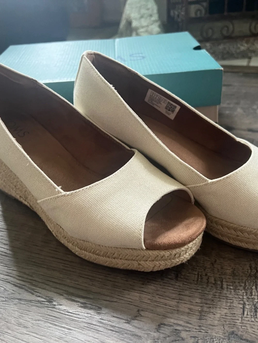 Tom’s wedge heels in cream with gold metallic fleck size 8, worn once!